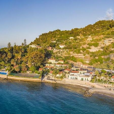 Residence Baia La Ruota Бордігера Екстер'єр фото