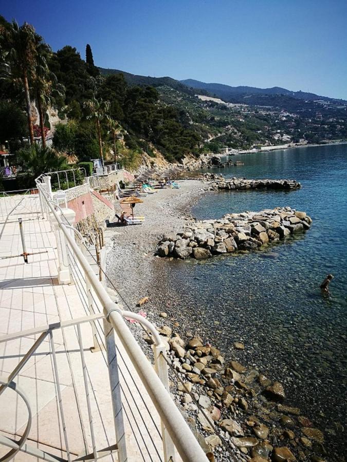 Residence Baia La Ruota Бордігера Екстер'єр фото